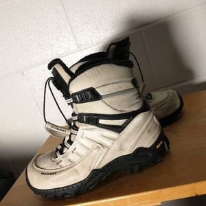 Mammut hiking winter boots for women